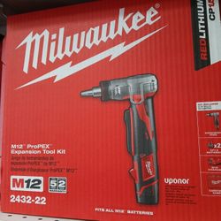 Milwaukee new Kit Pex Expander 12M Battery And Charger 