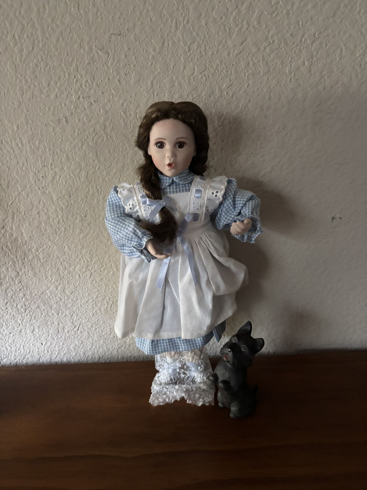 Dorothy Porcelain Doll From Wizard Of Oz 17 Inch