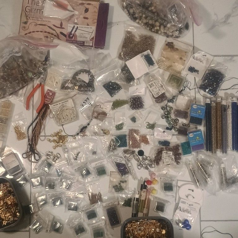 Lot Of Assorted Beads, Including Swarovski Crystals, Green Agate, Red Agates, Onyx, Pearls, Etc