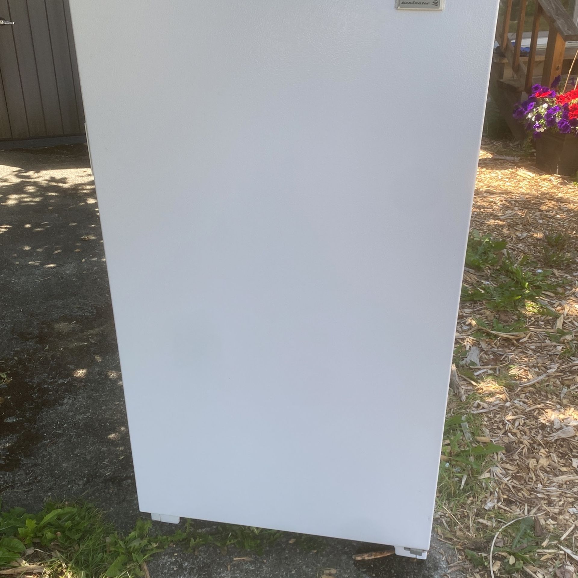Kelvinator Upright Freezer for Sale in Seattle, WA OfferUp