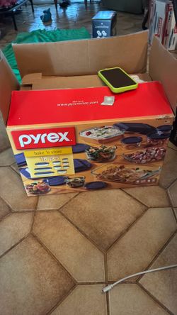 Pyrex bake ‘n store 18pcs- mine only has 17pcs.