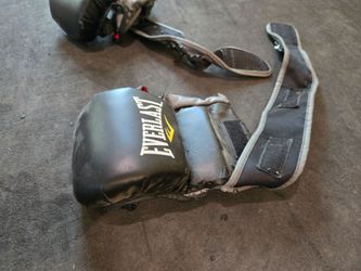 Damaged Everlast gloves-
