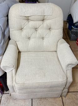 La-Z-Boy recliners (2)