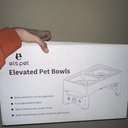 New Elevated Pet Bowls W Stand