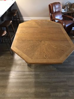 Octagon table with 2 leaves