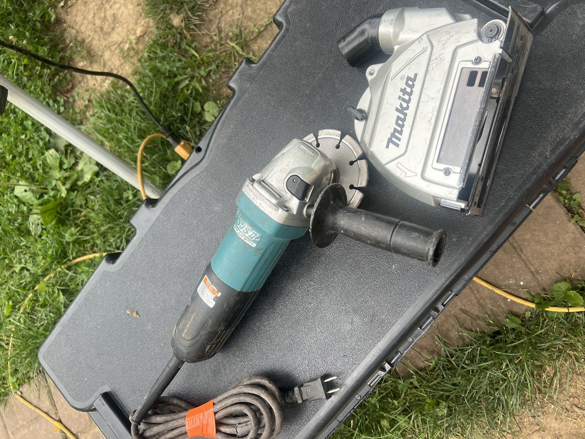 MAKITA 10 Amp SJS Il Angle Grinder with 5 in. Tuck Point Guard
