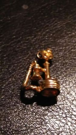 Gold plated collectible. Charm.