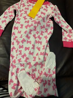 NWT Minnie Mouse footed pajamas with grips size 2t