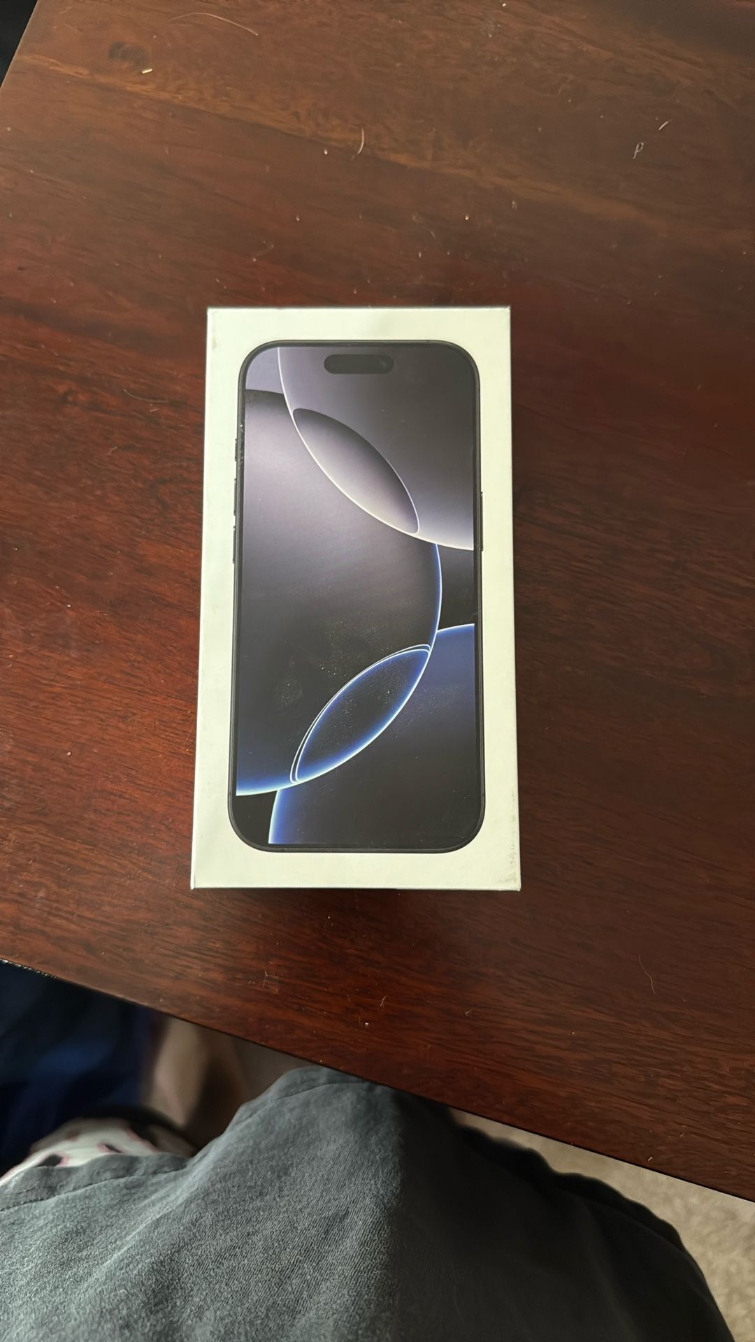 Iphone 16 pro box
