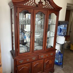 China Cabinet With Service For Six