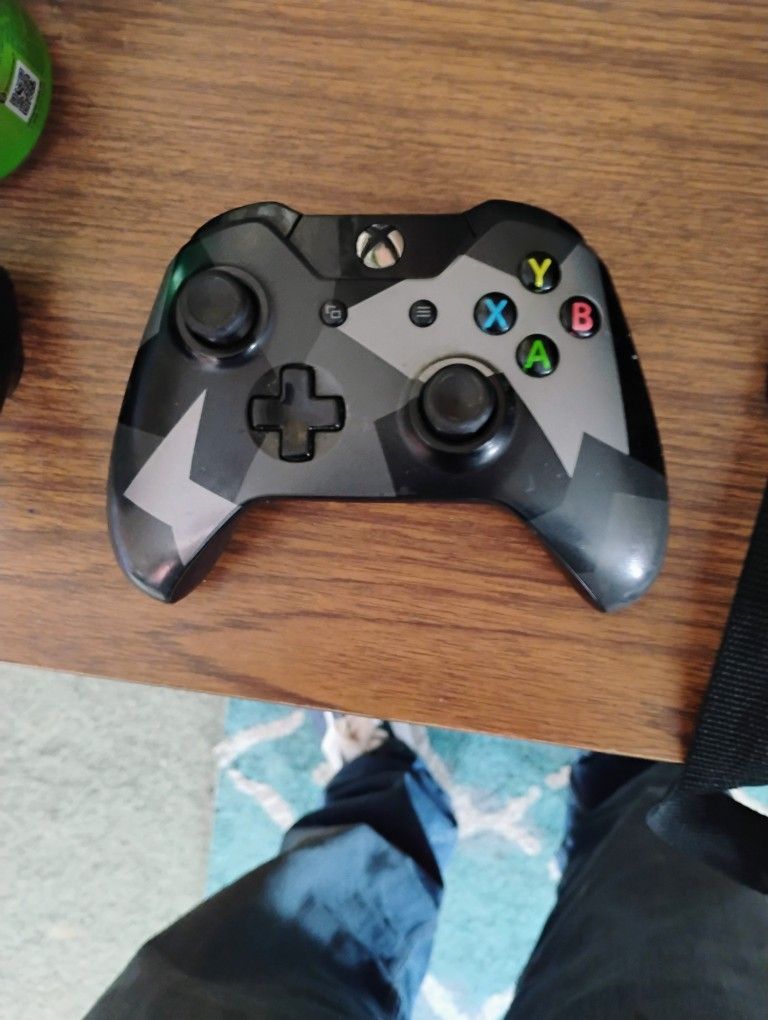Xbox One Controllers 20$