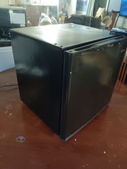 Midea mini fridge