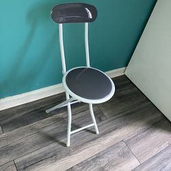 Small Chair 