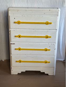 1930’s vintage waterfall 4 drawer chest.