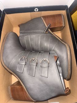 Dr Scholls women boots size 7.5 (like new)