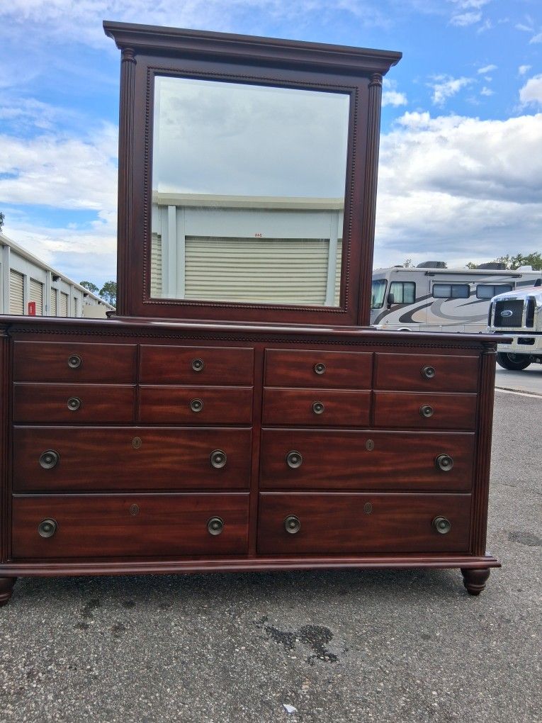 Free Delivery! 6 Drawer Dresser & Mirror