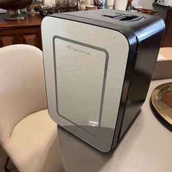 Fridgidaire Mini Personal Fridge