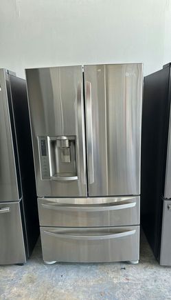 LG 4-Door Refrigerator (French Door Fridge with Drawer Freezer) - Ice Maker Energy Star