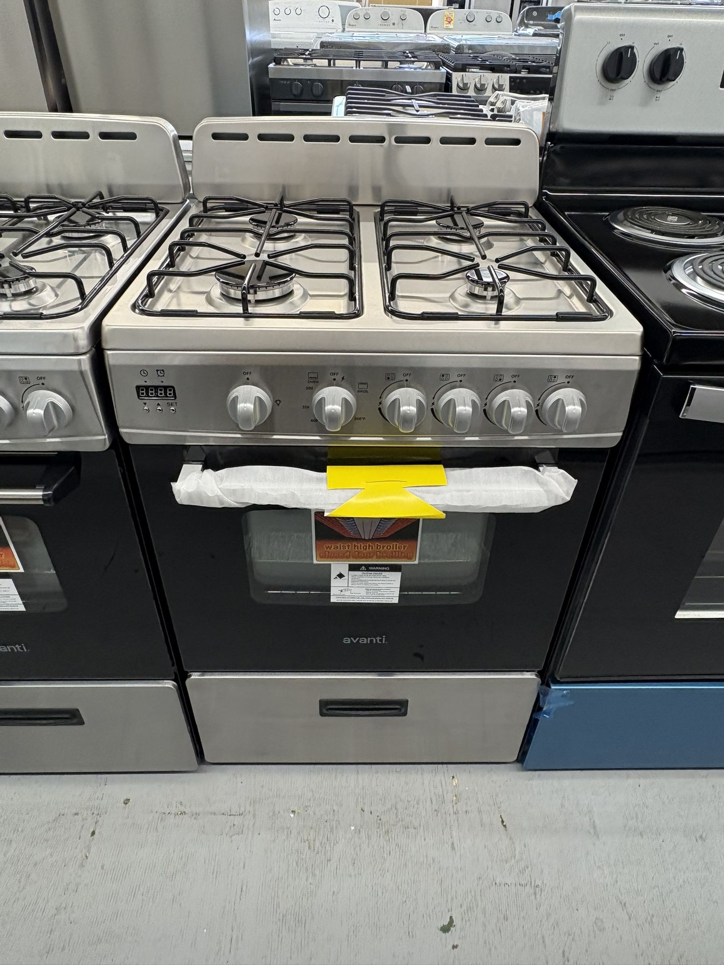 AVANTI 24” Gas Range