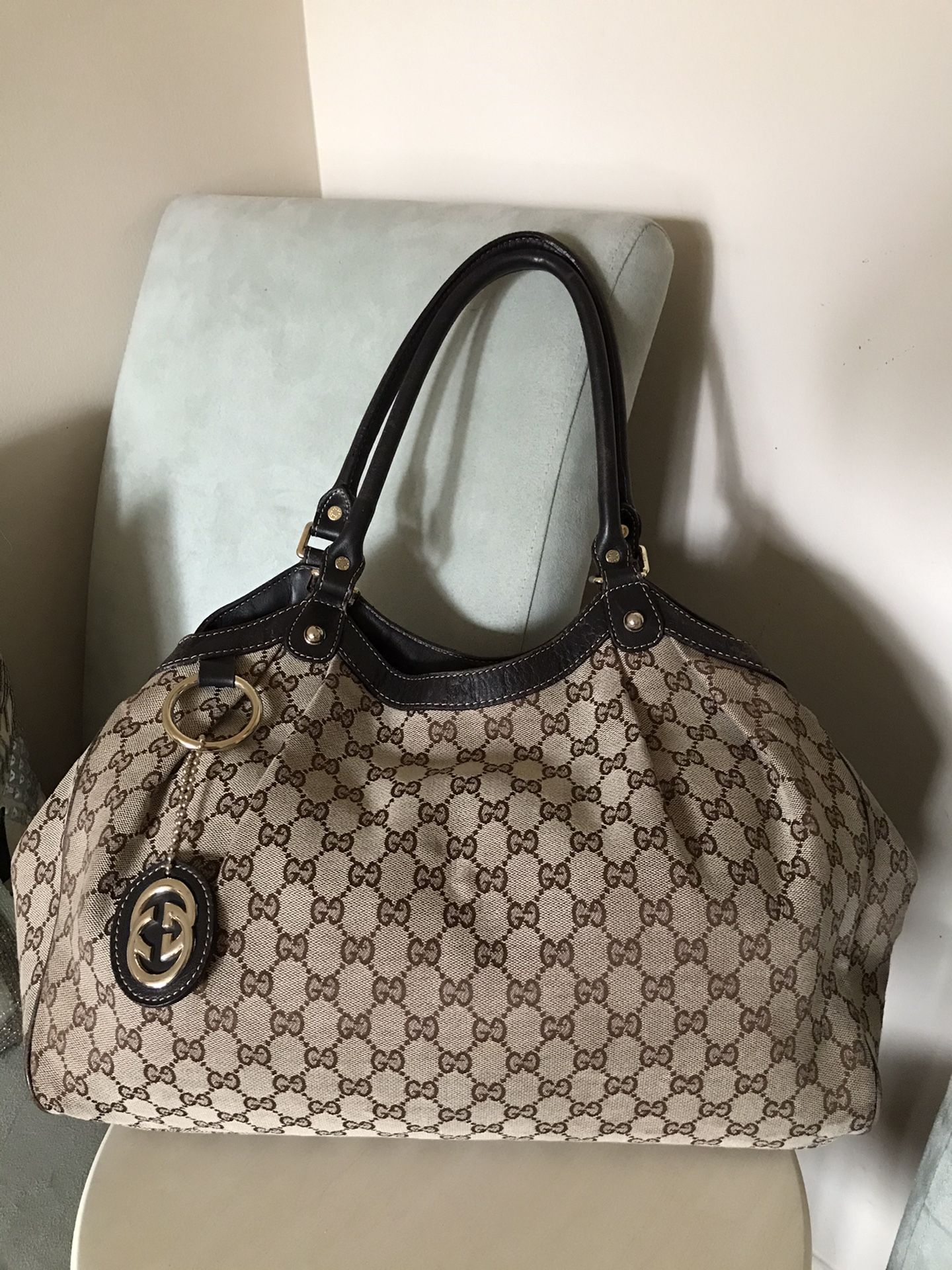 Gucci Sukey hobo bag