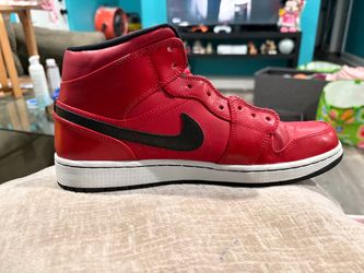 Jordan 1 Retro Mid 'Gym Red’