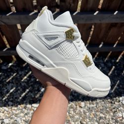 Jordan 4 Metallic Gold (Size 5.5, 6.5)