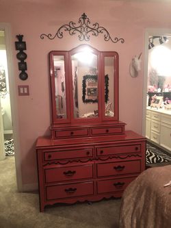 NEED GONE!French Provincial 5 piece girls bedroom set