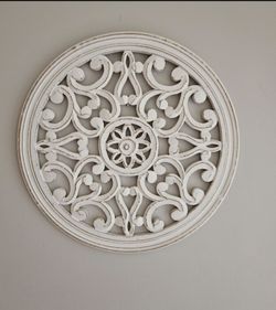 Round Distressed White Wood Wall Medallion