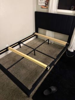 Black queen bedframe