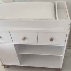 Baby Changing Table with Storage – Great Condition