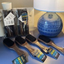 New hair brushes. Check my other listings for more great new items.