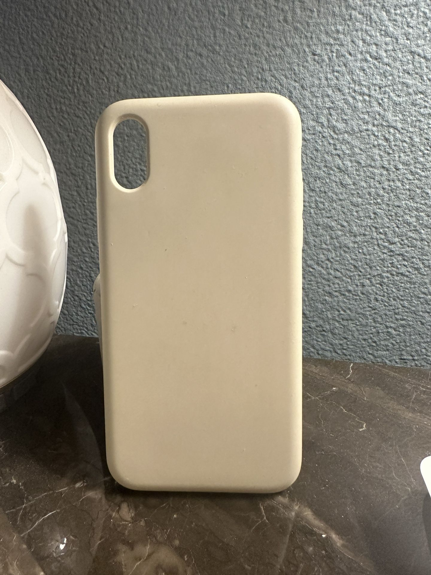 XS iPhone Beige Phone Cover