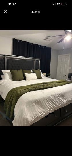 Bedroom frame and nightstand. (KING)
