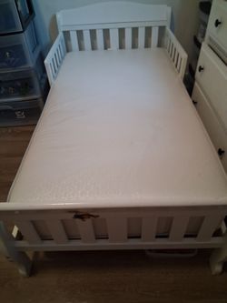 Toddler bed