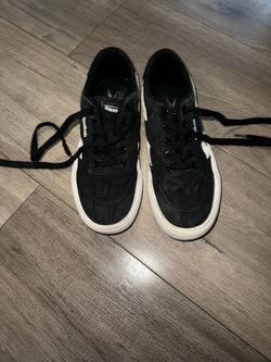 Kids shoes size 5 Brand Reebok