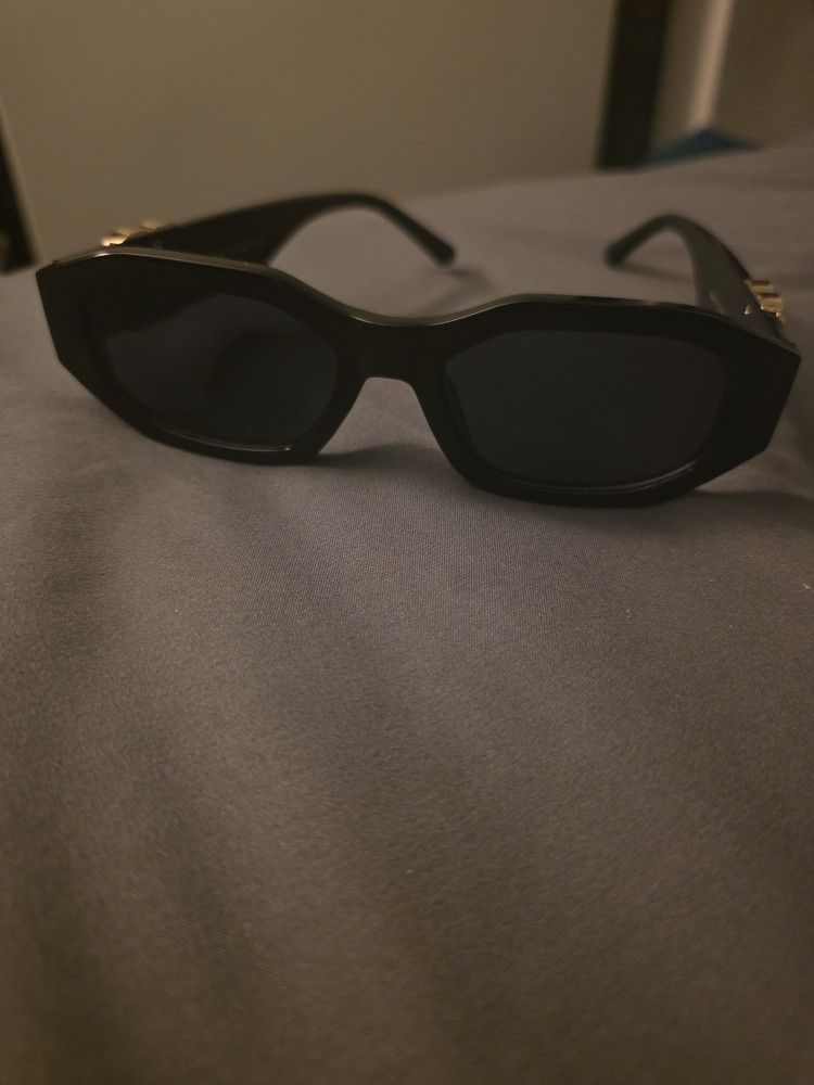 Think Lady Gucci Sunglasses Model Number In Last Pic