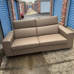Klaussner Dormio Queen-Size Leather Sleeper Sofa