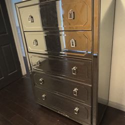 Dressser