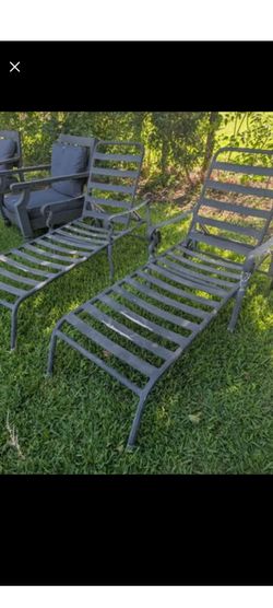 Patio pool lounge chairs