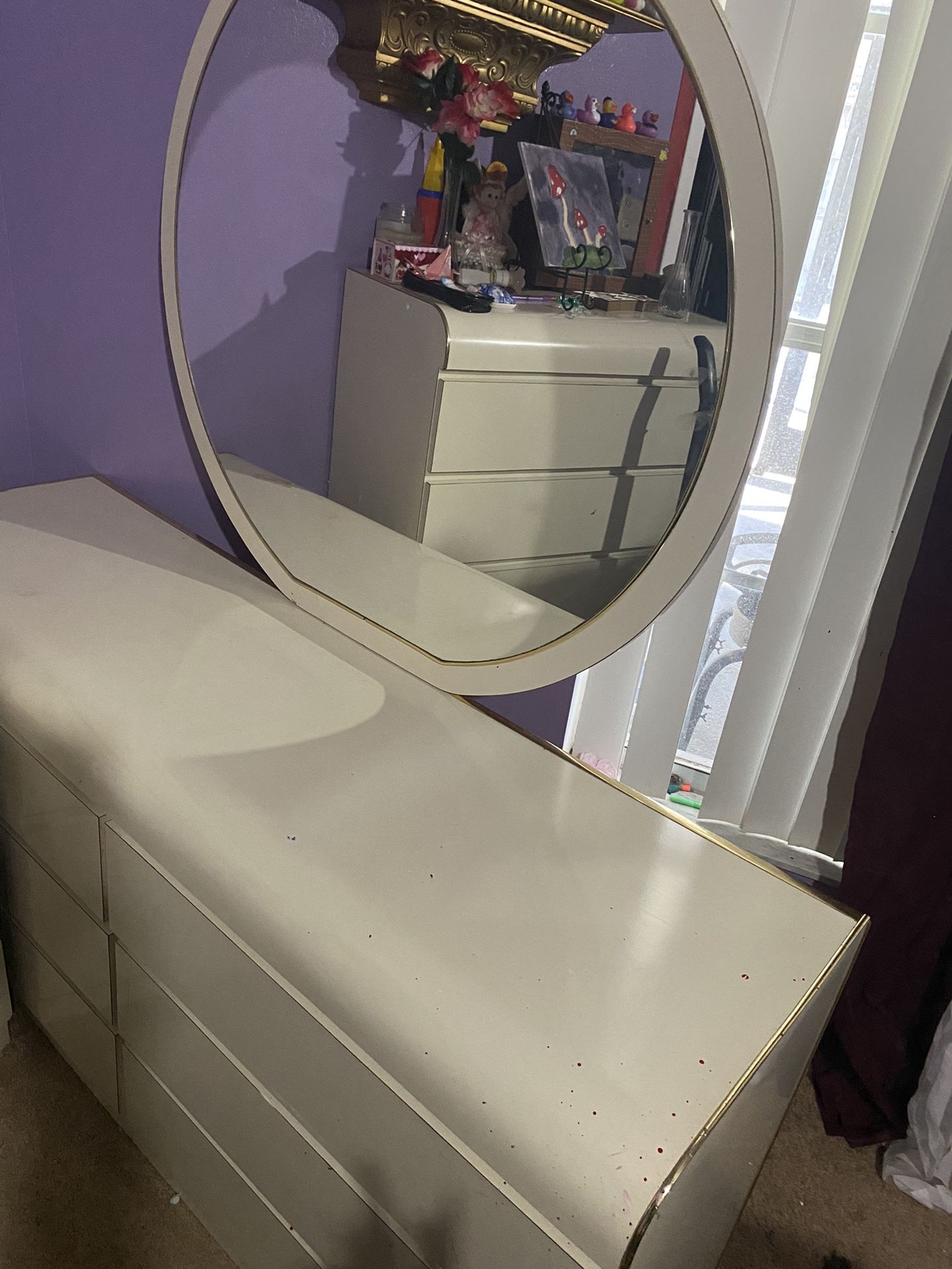 Dresser With Mirror 