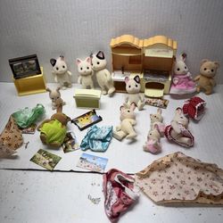 13 Calico Critters and accessories