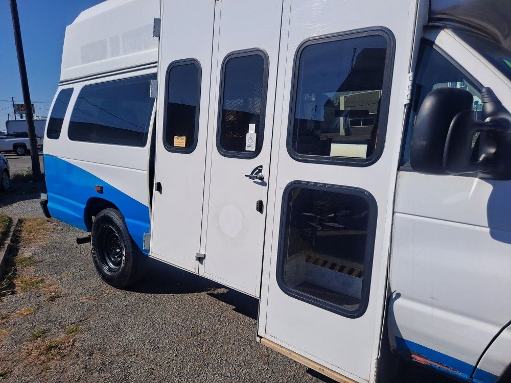 2012 Ford E-350