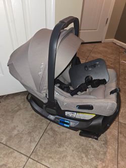 Nuna infant carseat