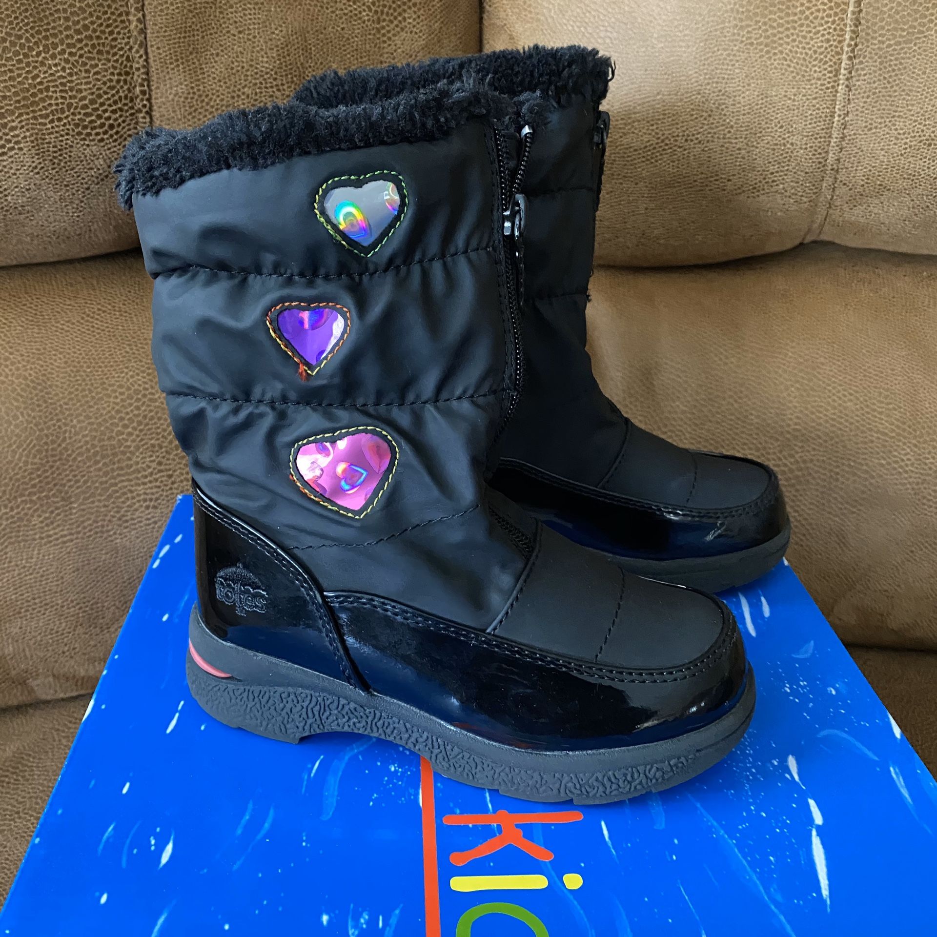 Girls Snow / Rain Boots Size 11, Totes Kids Heartful