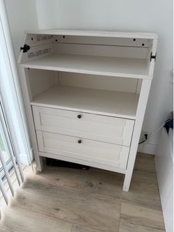 White changing table/dresser