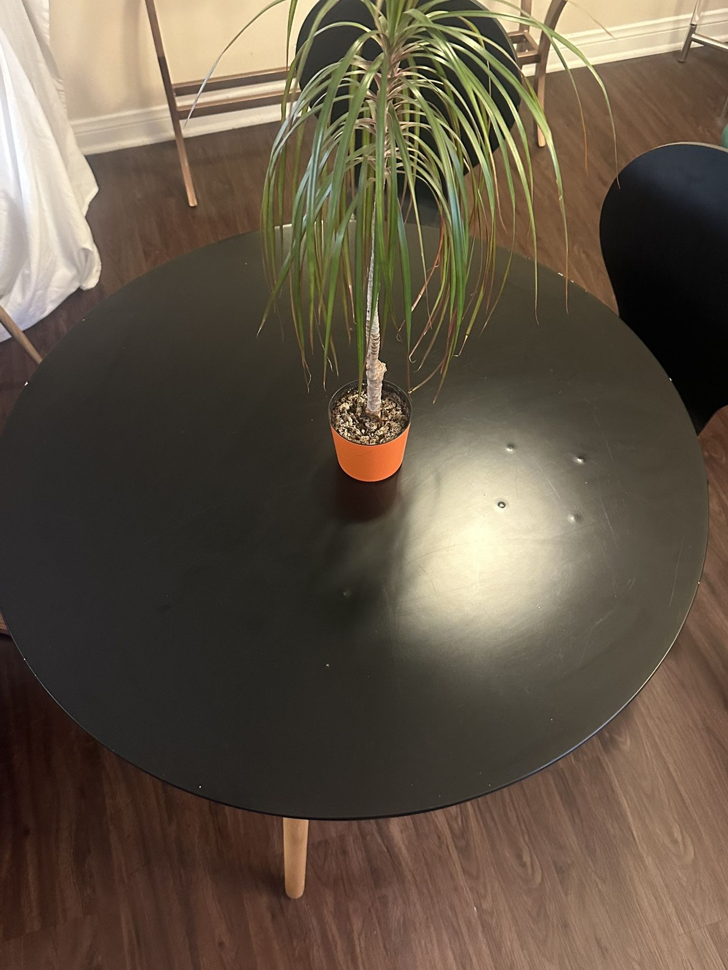 Black Modern Round Table & 2 Chairs