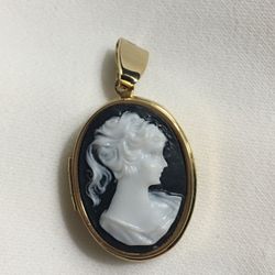 VTG Cameo Locket  Pendant 