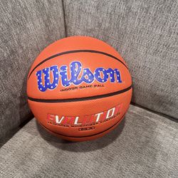 Wilson Evolution Indoor Basketball 🏀 Size 6-28.5 Women’s Size 