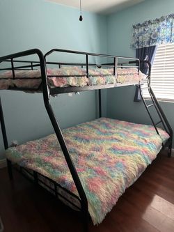 Bunk bed with bedding