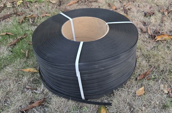 Global Industrial Polypropylene Strapping, 3/4"W x 4500'L x 0.033" Thick, 8" x 8" Core, Black